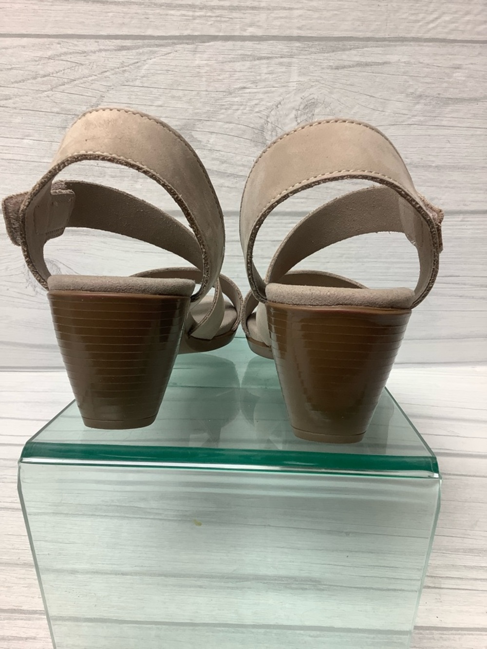 New Munro Crisscross Sandals - Picture 4 of 10